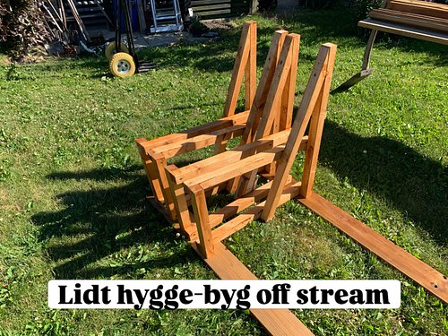 Lidt græs skal man jo røre ved ind i mellem, så det blev lidt hygge-byg af et par bænke til den overdækkede terrasse ved skur...