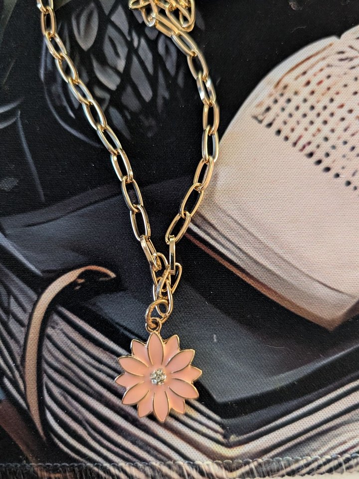 METAL FLOWER NECKLACES! product image (2)