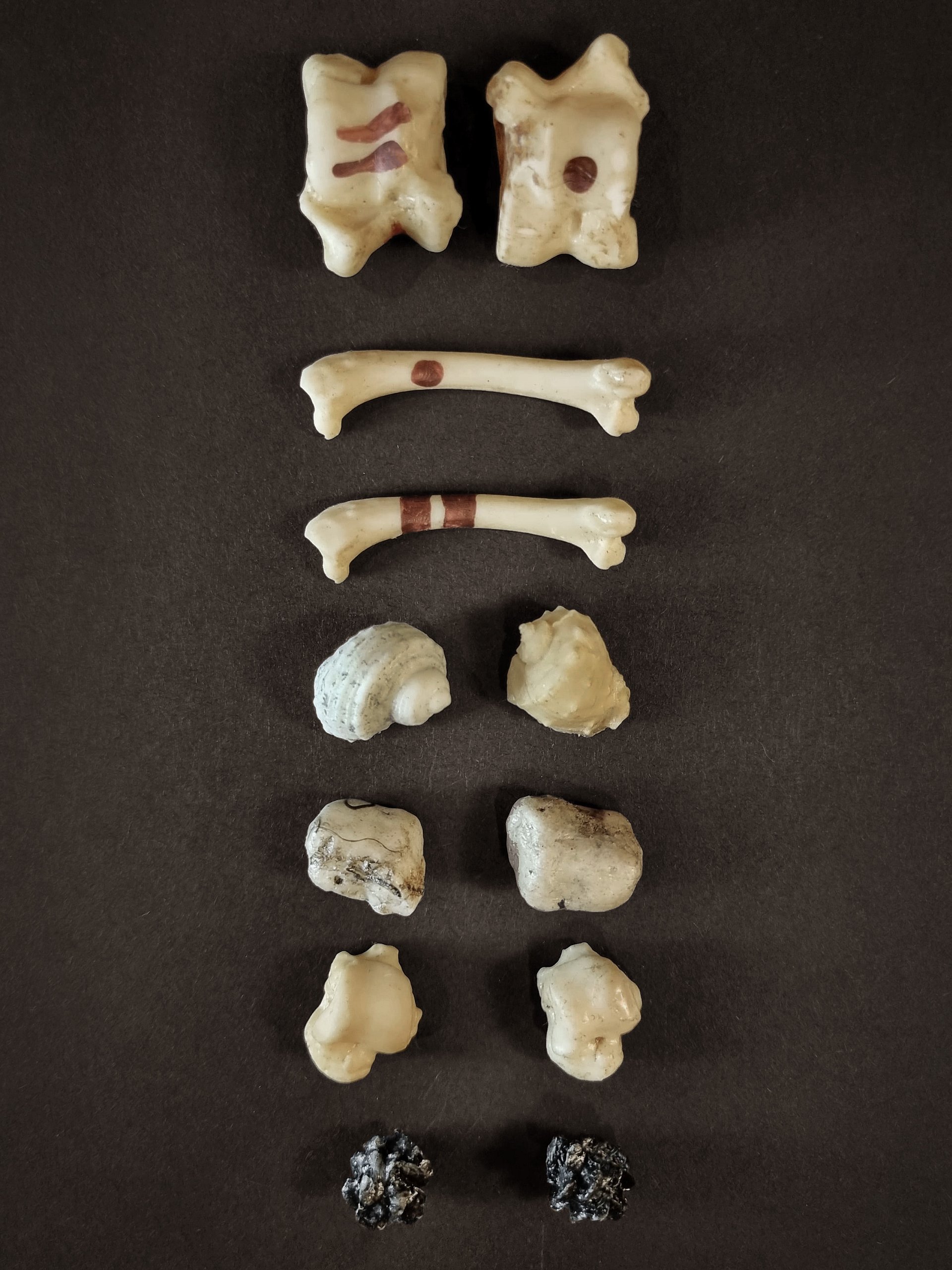 African Magic Bones: Ancient African Fortune-Telling Kit product image (2)
