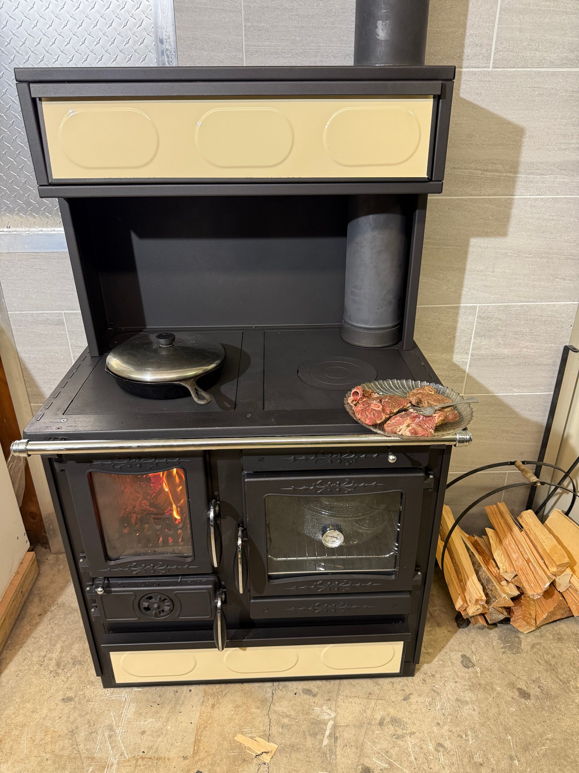 Guliver Wood Cookstove by Guca- Cream Right Hand Flue product image (5)