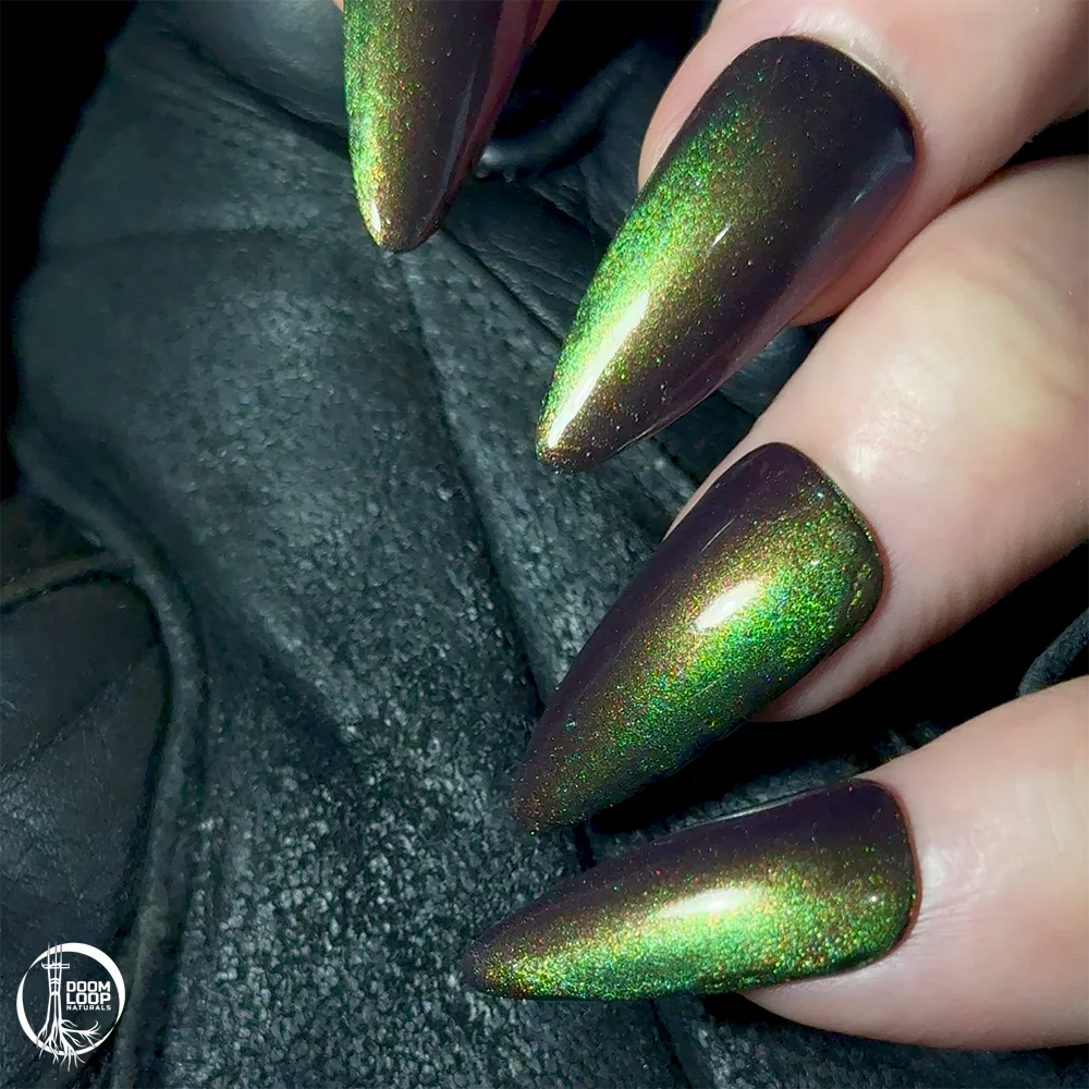 NOBODY OWNS THE MOON - Midnight Indigo Green-Red Magnetic Nail Polish product image (5)