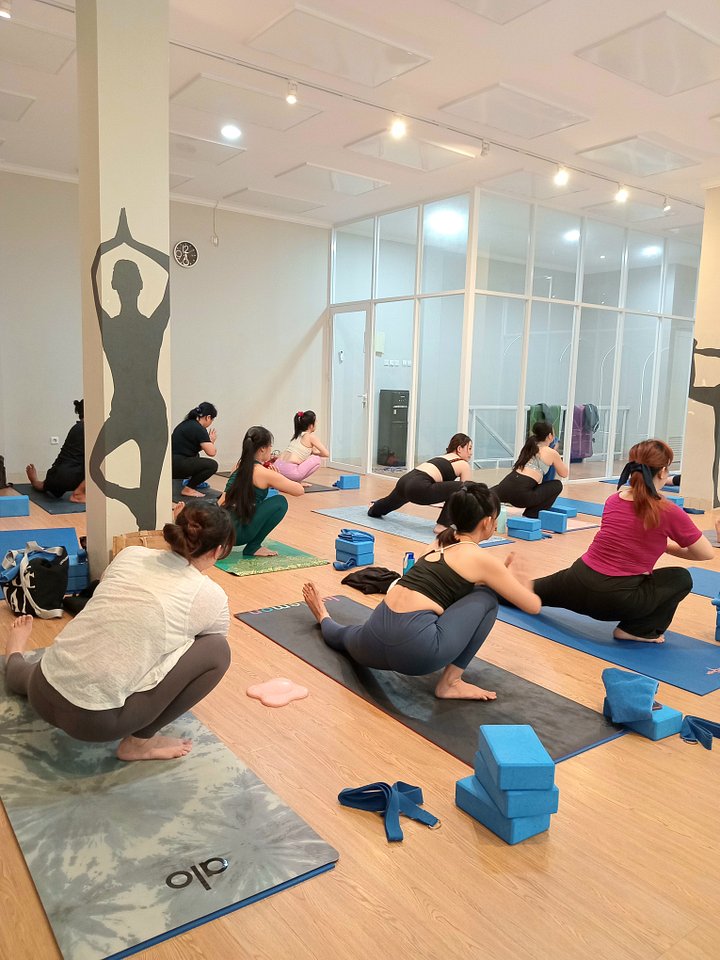 Harmony Flow: Stretch, Relax, and Sound Therapy 45 Min | Level ★ |Last Part Deep Relaxarion 10 Minutes product image (1)