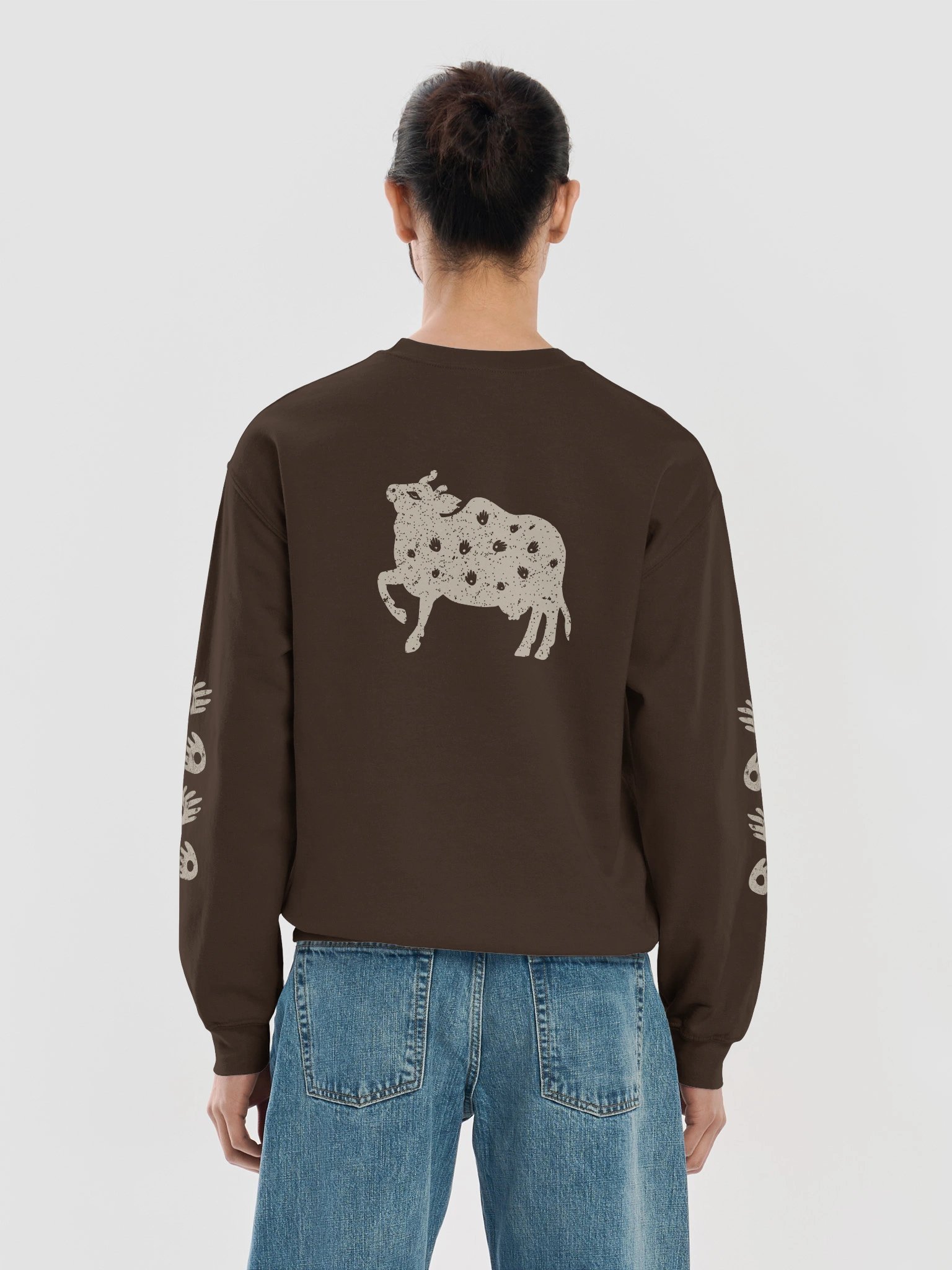 pichwai surabhi cow sweatshirt - cream artwork product image (14)