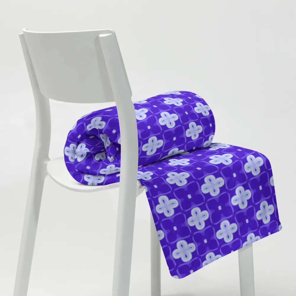 Purple & White Seamless Patterned Throw Blanket product image (10)