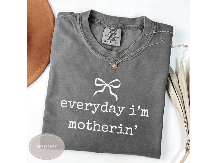 Everyday I’m Motherin’ Shirt - Retro Coquette Bow Mother's Day Comfort Colors Tee product image (2)