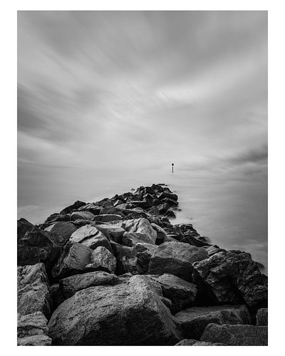 Mappleton Beach this morning. Shot at f/5.6 because it’s the best aperture!

#omsystem #longexposure #microfourthirds #finear...