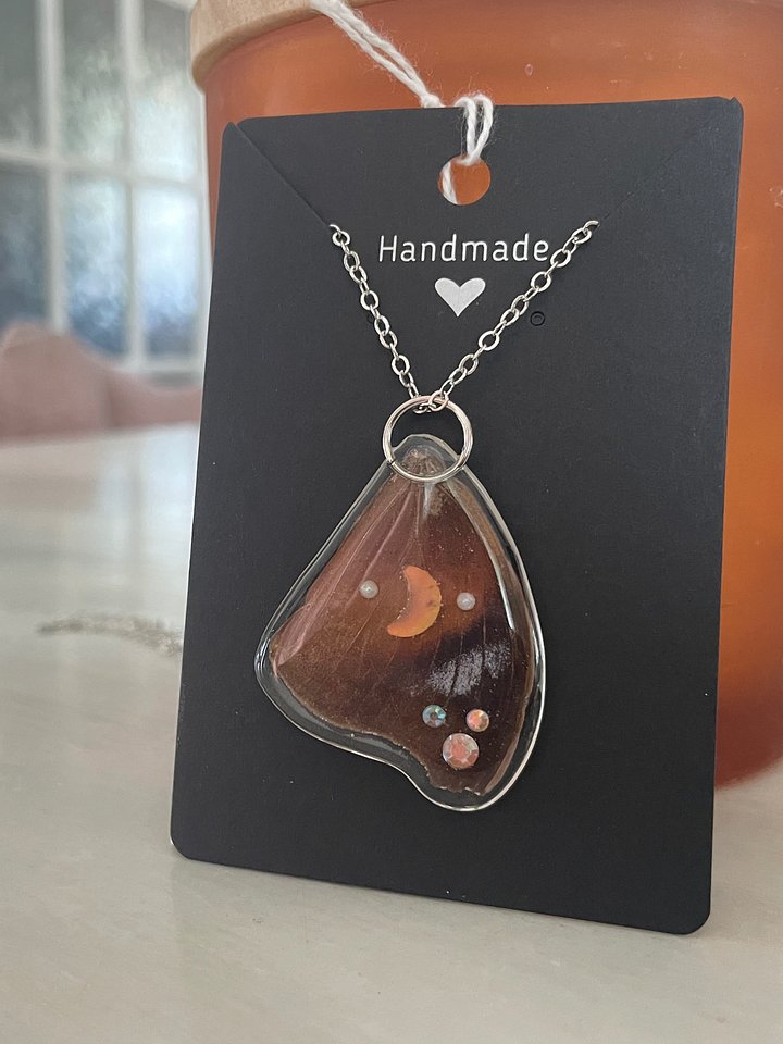 Chestnut Moon Pendant product image (1)