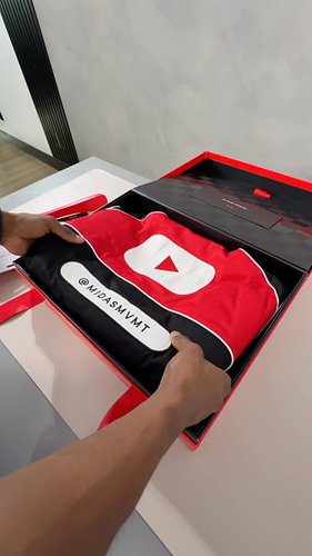 20th anniversary LE 🏁 package from @youtube for my fitness channel🔥

#techbymidas #midasmvmt #youtube #limitededition