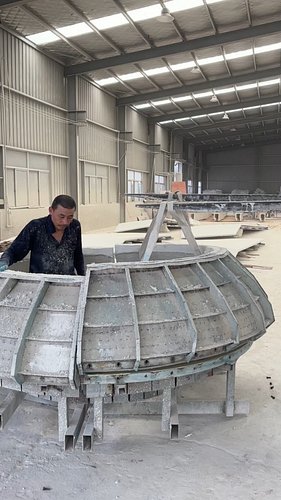 The Secret to a Perfect Finish 🤫 (Demolding Process)
#concrete #artconcrete #manufacturing #landscape #pots