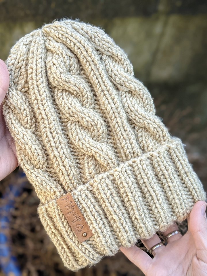 Crème Brûlée Cable Hat Knitting Pattern (Straight Needles) product image (1)