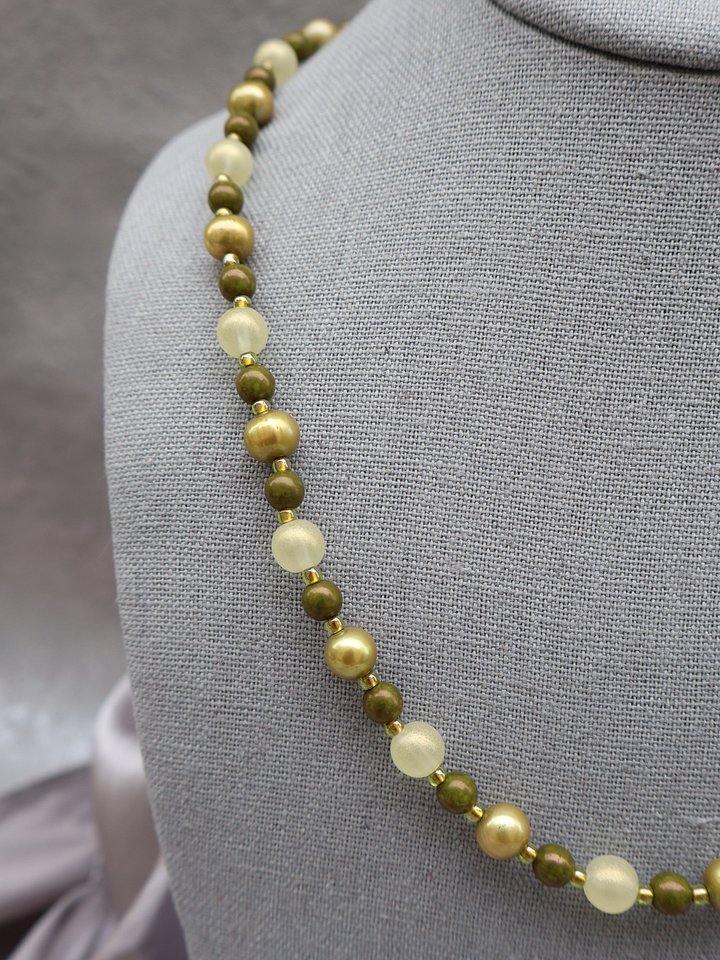Green Freshwater Pearl Necklace product image (2)