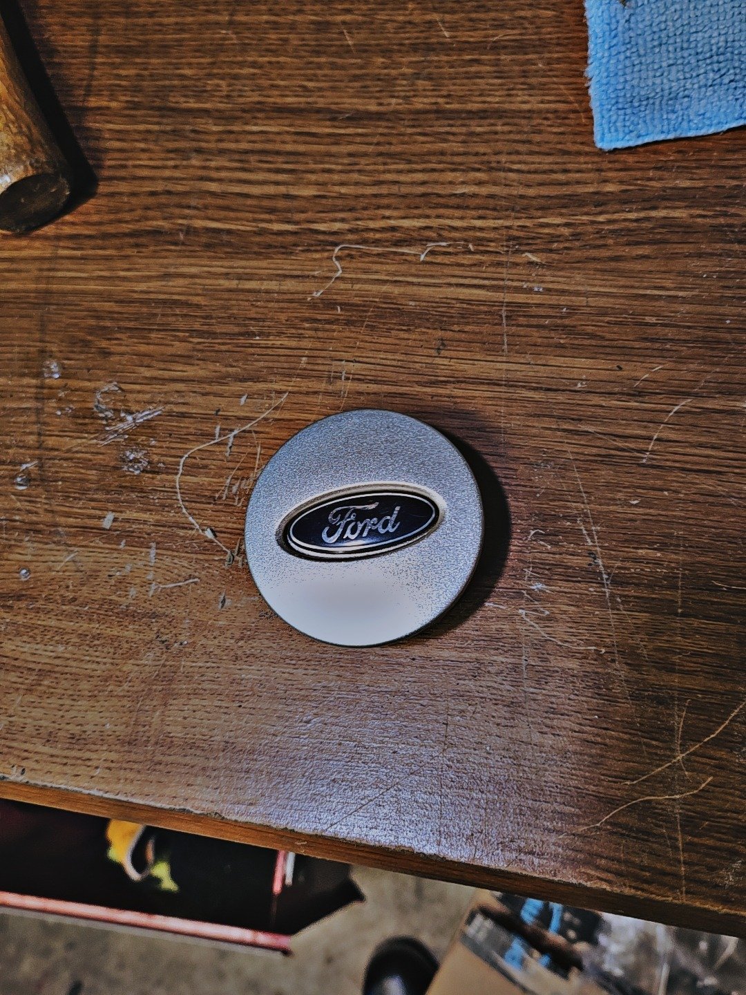 *USED* FORD ESCAPE OEM WHEEL CENTER CAP SILVER FINISH product image (1)