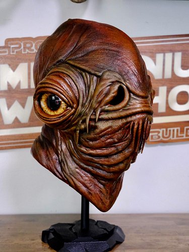 On this one I jumped into nomad sculpt and changed how the top of the head is shaped a bit. What’s everyone think? #moncalama...