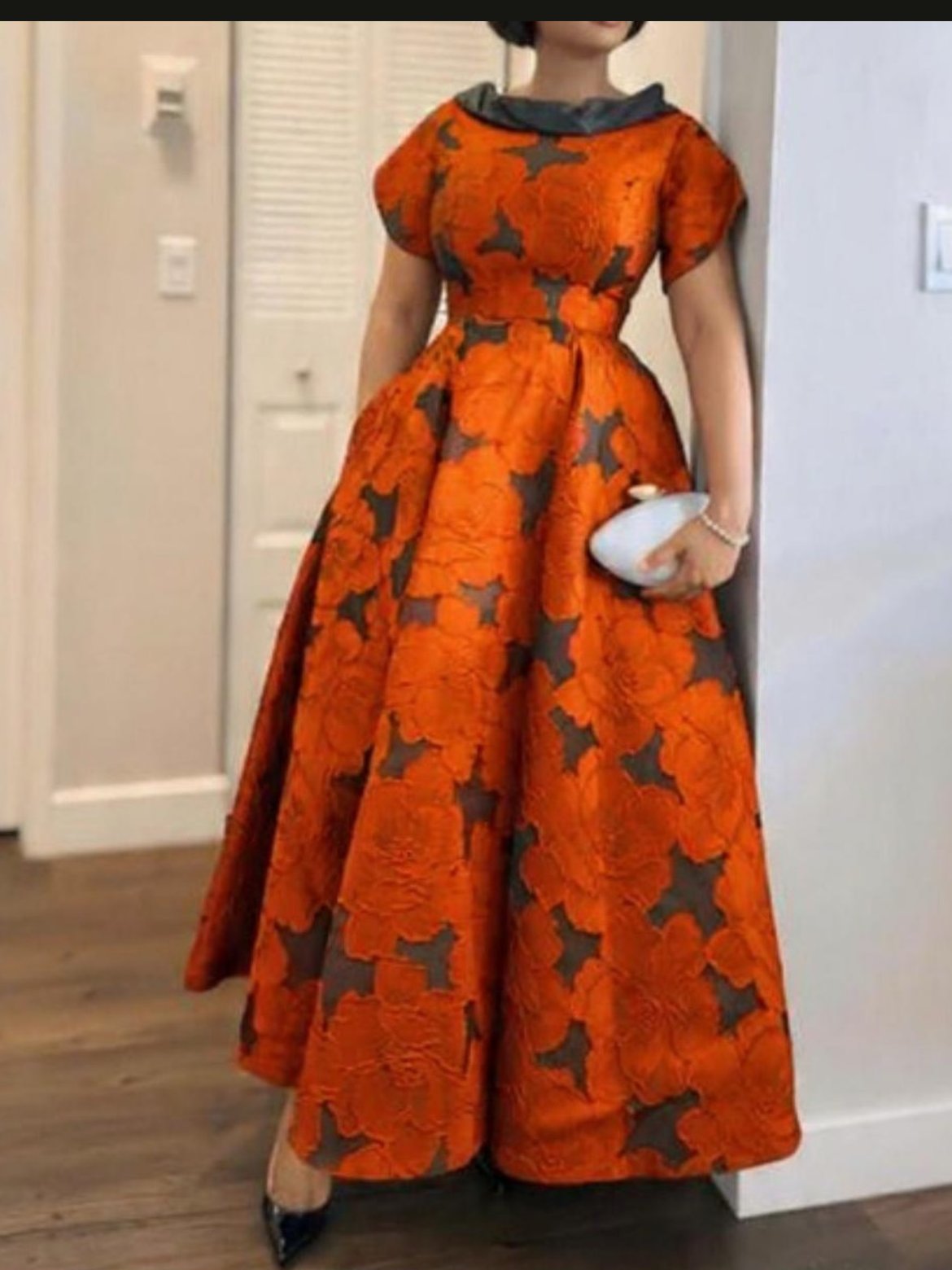 Luxury dress product image (4)