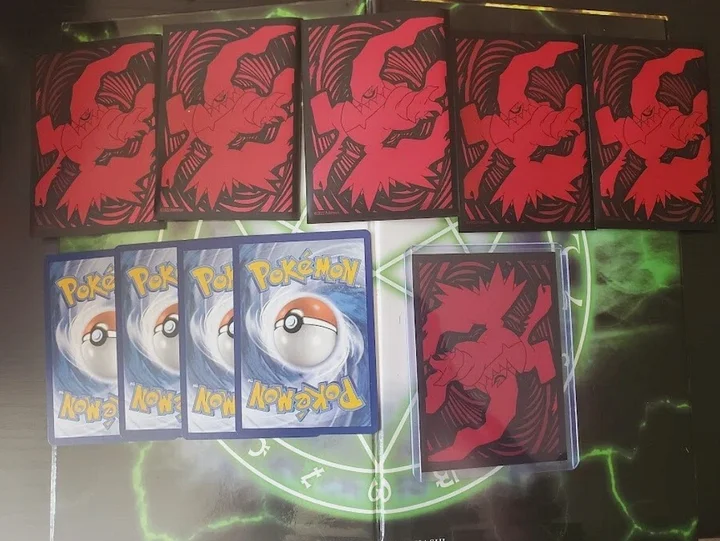Pokémon Trading Cards Lot 20 w/ Holo!! product image (1)