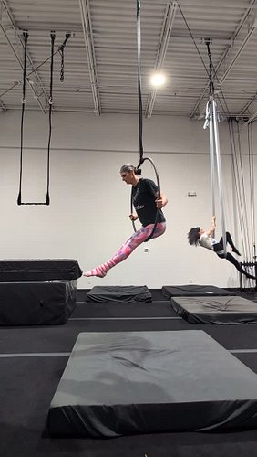 @ak_mad killed it with this seat circle in Lyra 2. We offer classes for all levels including beginners ages 7+ and adults! Si...