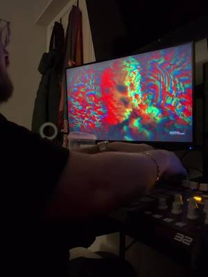 Begging the all:Lo Collective to make it out to Houston Texas! @parkbreezy PLEASE! Using @synesthesia.live to create a portal into how this music makes me feel. #edm #lofi #visualart #flow 