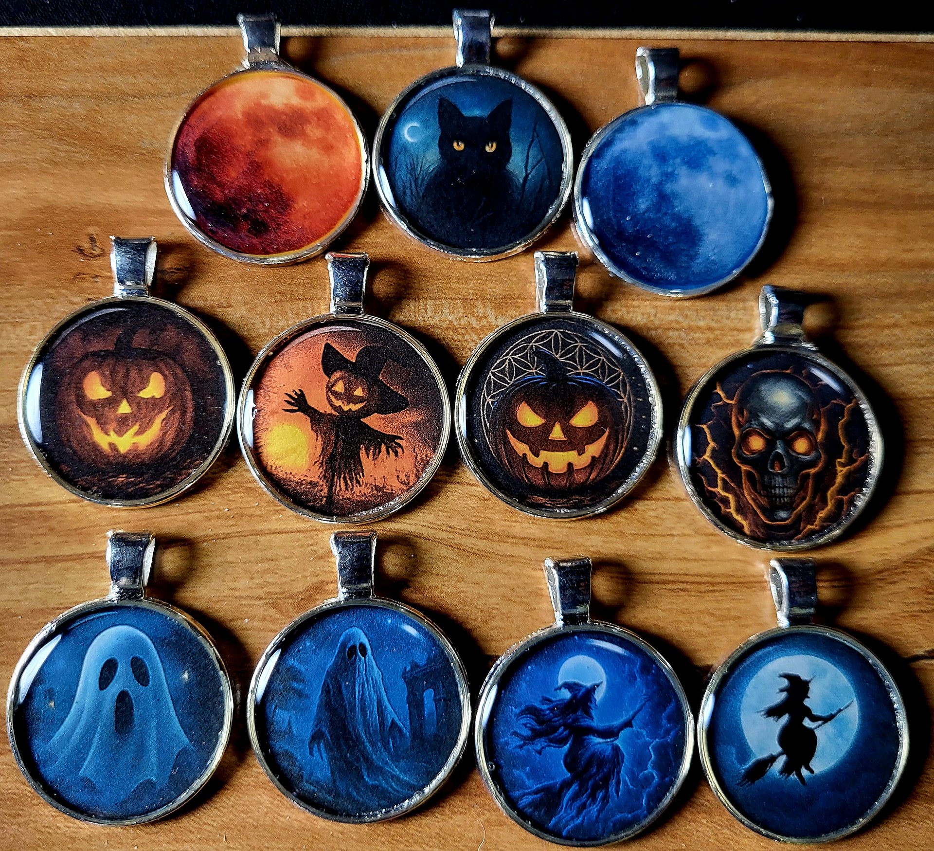 Lightning Skull Pendant product image (5)