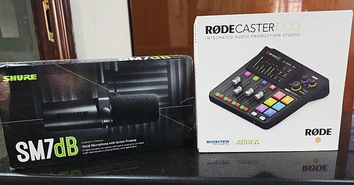 Industry standard pro grade audio equipment unlocked 🔥

@shure @rodemic #shure #shuremicrophones #rode #røde #rodecasterduo