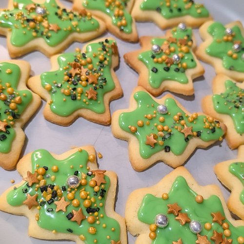I am rubbish at remembering to post on Instagram 😅 Another throwback to Christmas... Our Christmas tree sugar cookies from ou...