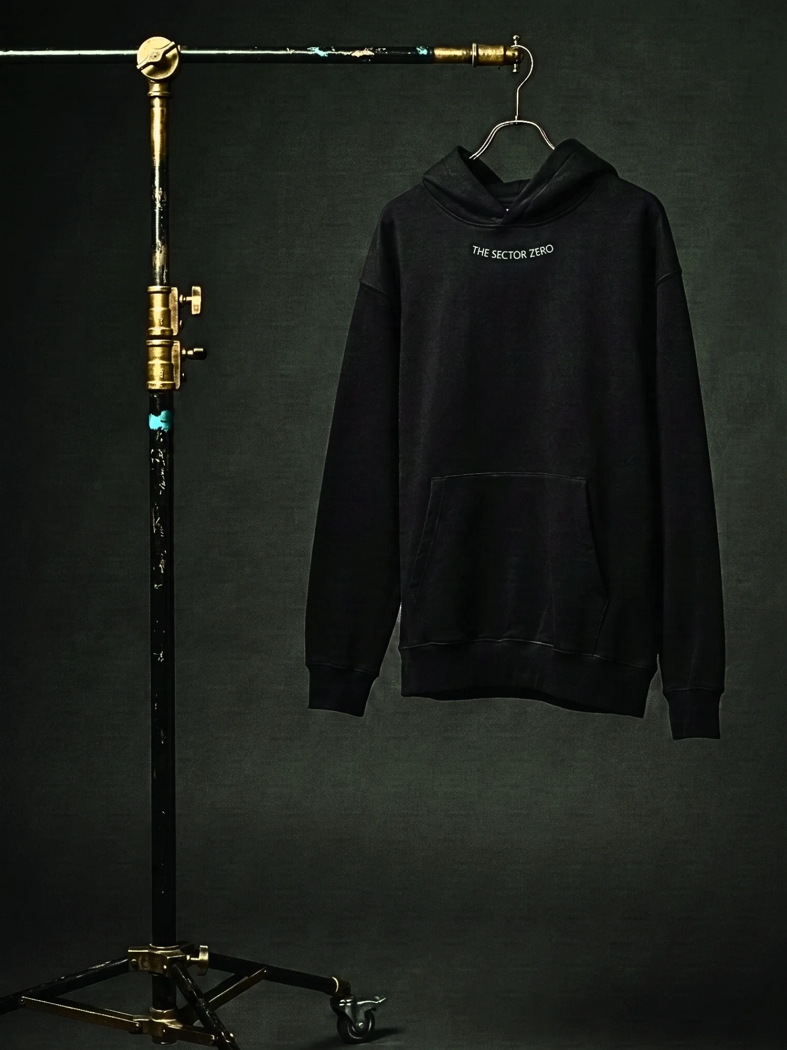 HEAVYWEIGHT TRAINING HOODIE product image (2)