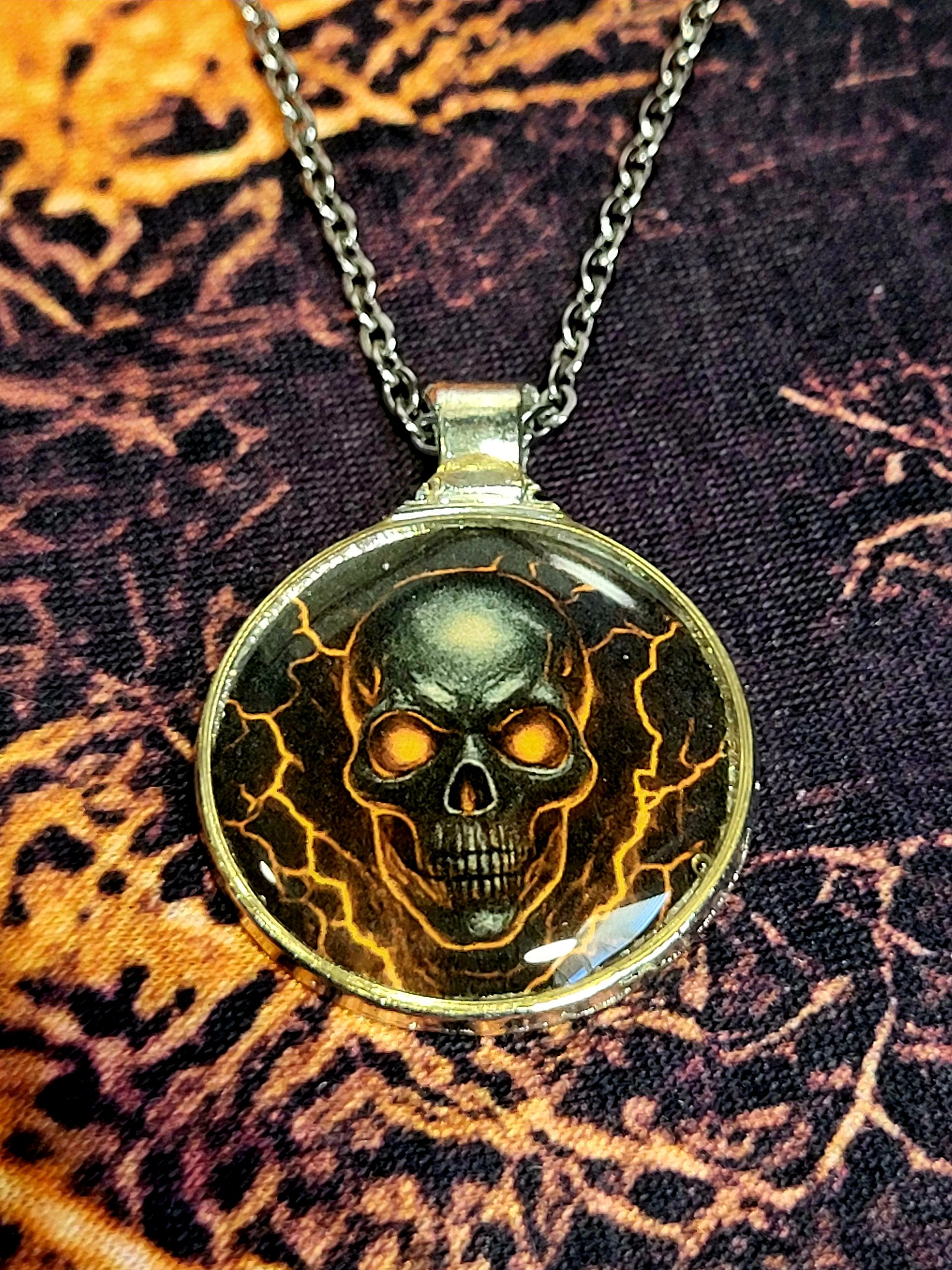 Lightning Skull Pendant product image (1)