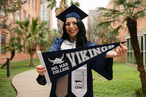 👩🏻‍🎓🎓🤍