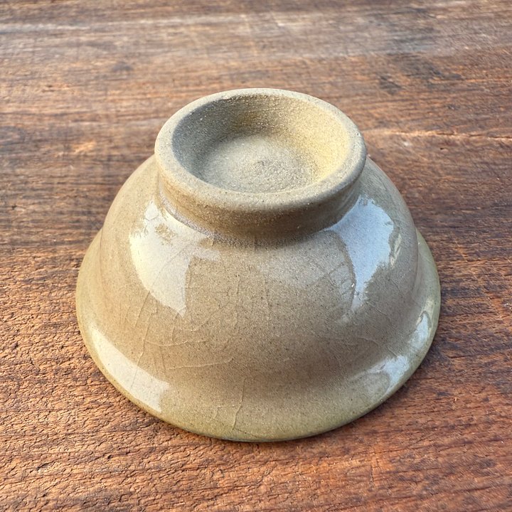 🎎 Modern Japanese Studio Sake Cup with Flowing Ash-Celadon Glaze – Japan Antique Roadshow product image (2)