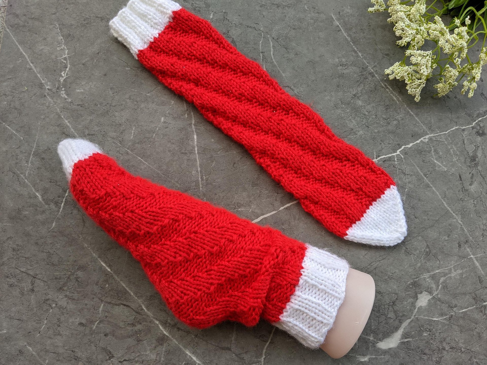 Knit Spiral No-Heel Christmas Socks Pattern product image (6)