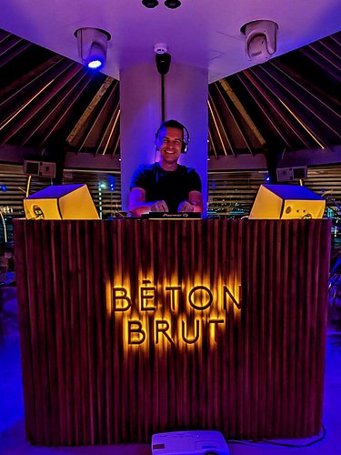 Sesiones DJ en Béton Brut Alicante. Tengo la gran suerte de poder llevar mi música hasta los mejores proyectos gastronómicos ...