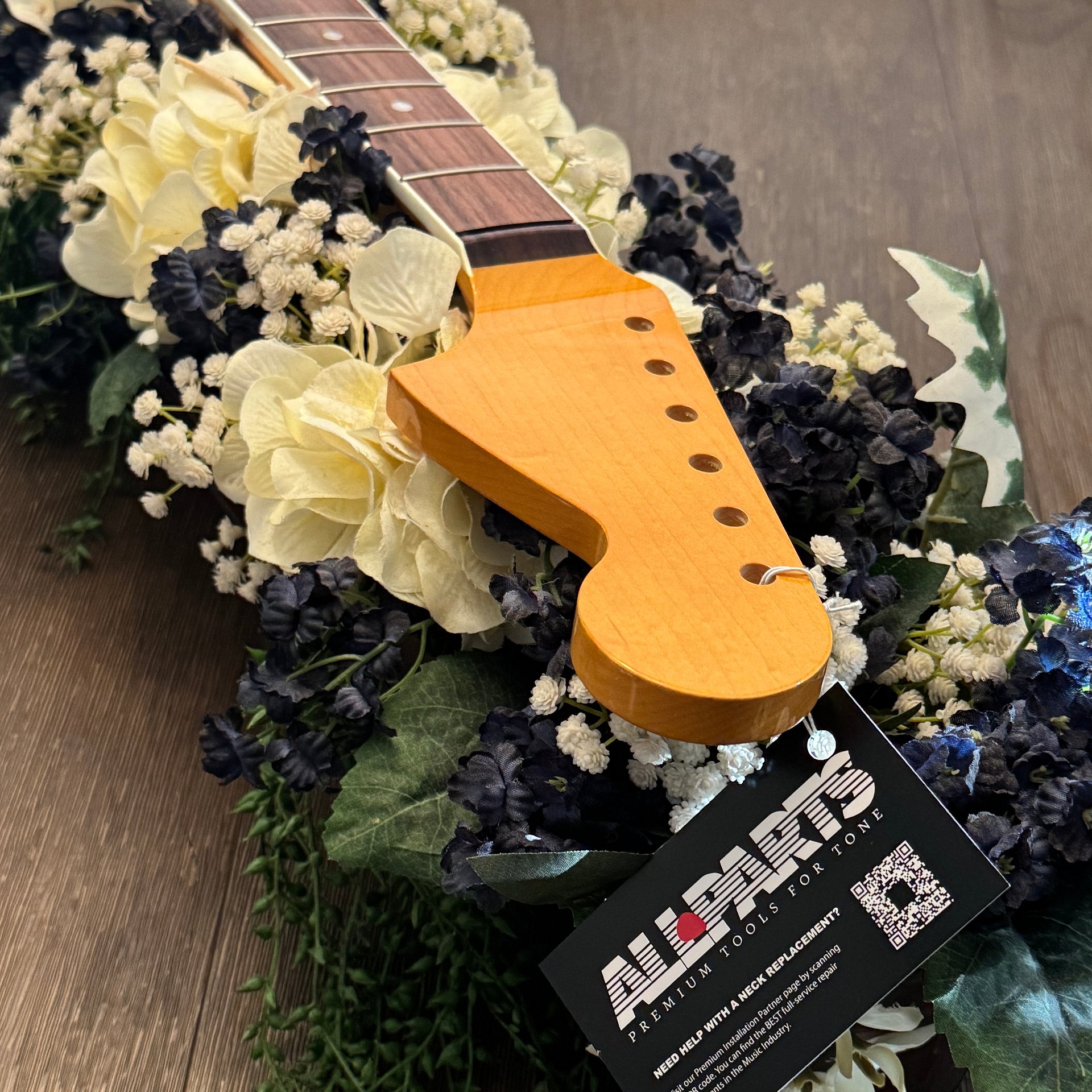 Allparts JGRO-B Fender Licensed Jaguar Neck - fully finished in Nitrocellulose Lacquer product image (2)