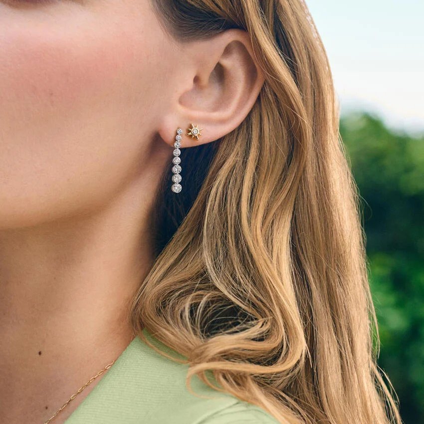 Starburst Cubic Zirconia Stud Earrings in 925 Sterling Silver product image (4)