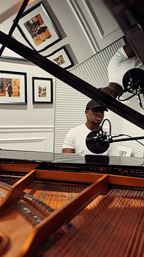 The first song I ever learned on piano 🕑
“Clocks” - Coldplay
