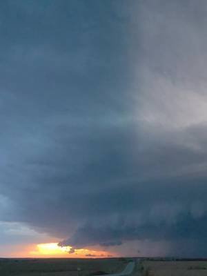 very active #lightning  #storm ongoing in northern Kansas. April 9. 8pm cdt. near Wrinkler. #stormchasing #kswx #supercell 