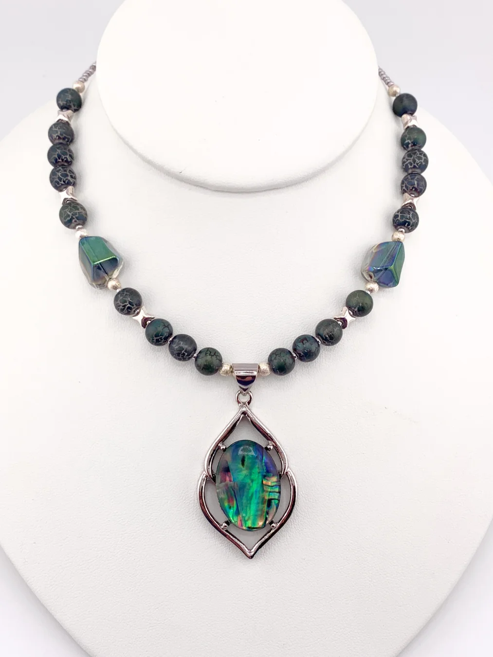 Abalone Shell Pendant Beaded Necklace, Bracelet, and Earrings Set product image (2)