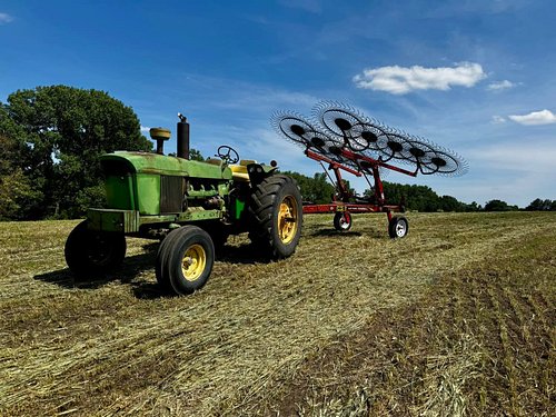 Baling Wheat  #agriculture #farming #johndeere #newholland