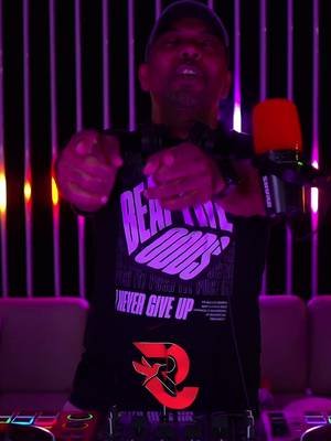 This is your sign to smile. The music is great... The vibes are even better. 👇 Would you hang out in this stream? #FYP #GoodVibesOnly #DJTok #HouseMusic #GoodFreakinMusic