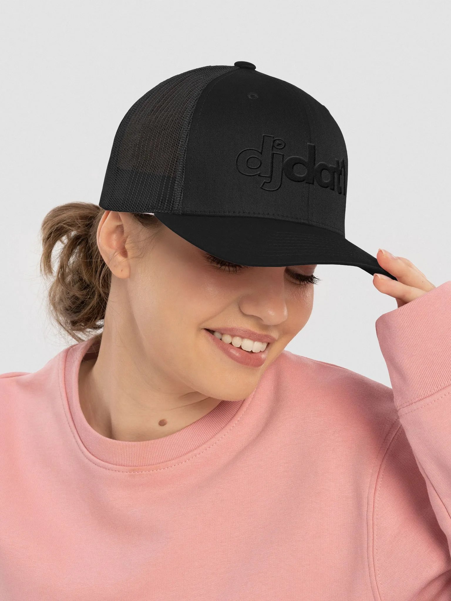 [DJDAT1] Signature Logo Embroidered Trucker Hat (black logo) product image (13)
