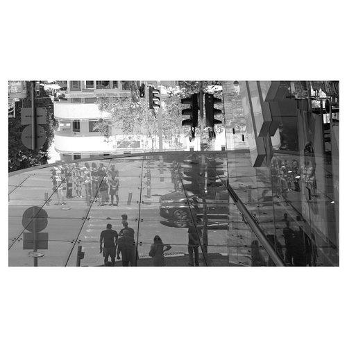 Shot around the city today with my YouTube members using the Leica Q3 in Monochrome mode 🤍
We focused mostly on reflections a...