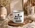 Loren Kalas™ Étoiles en Damier Enamel Mug – 12 oz