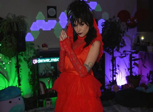 Happy Halloween!!! 🎃👻

Enjoy some photos from this years new cosplays on stream!!
1. Lydia Deetz
2. Aliens: Ripley
3. Ghost F...