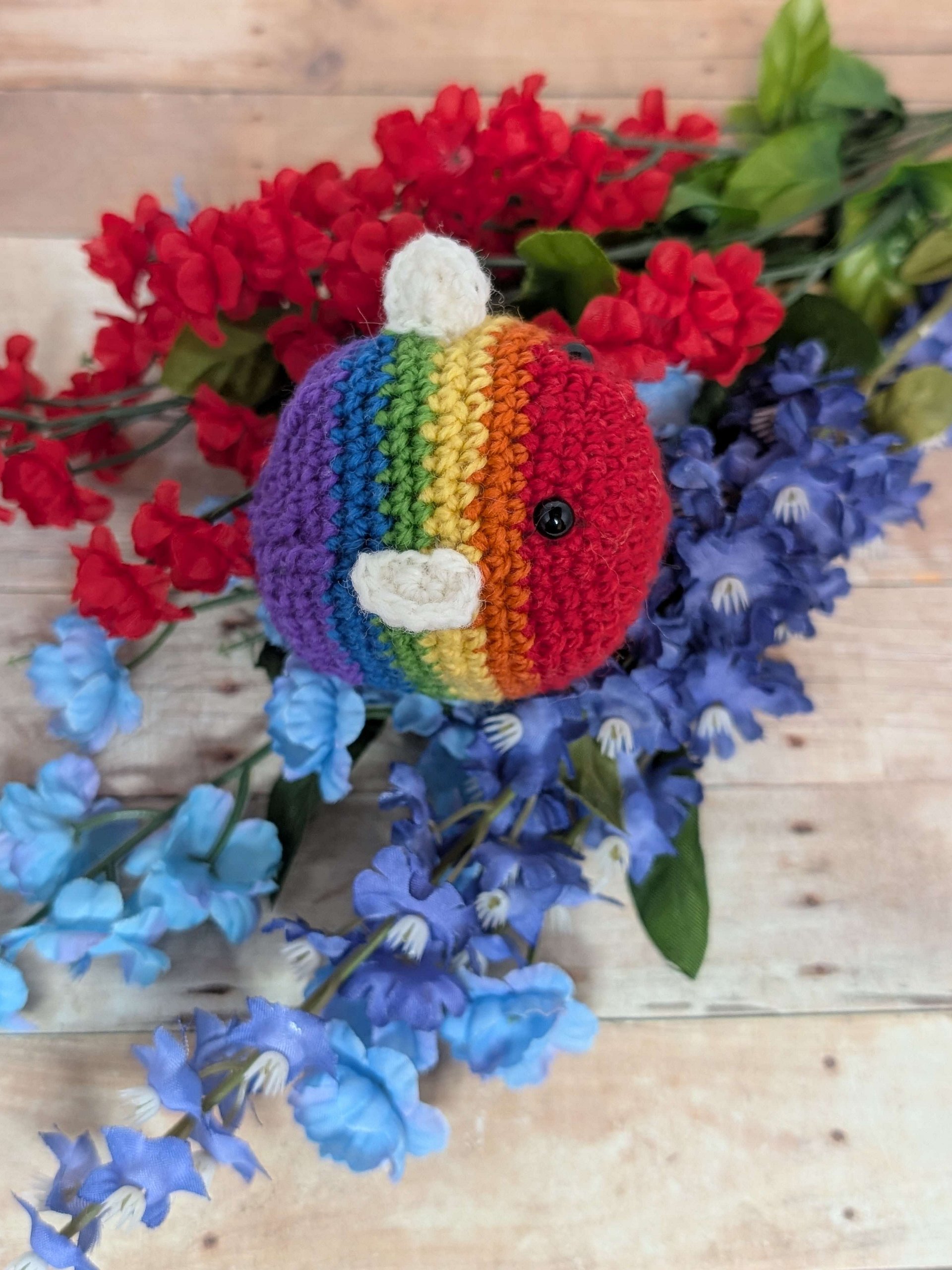 [PRE-ORDER] Pride Bee Plush product image (1)