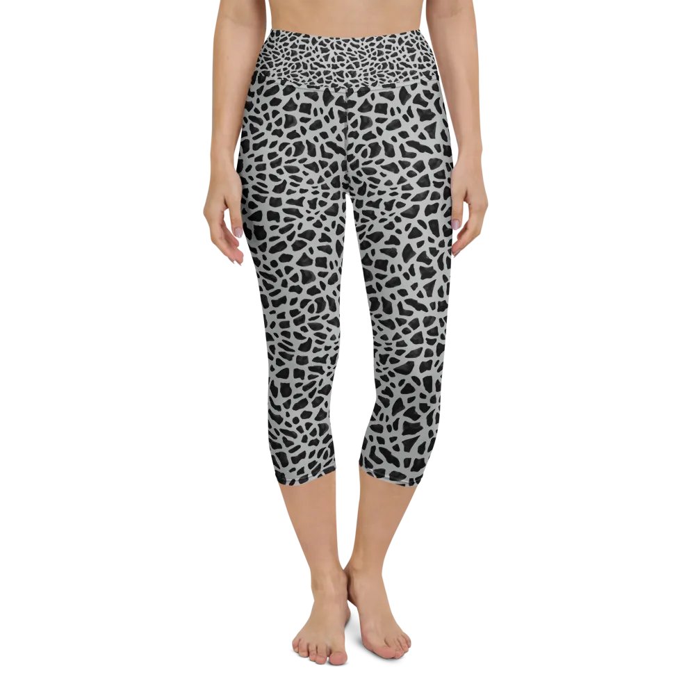 Giraffe Pattern Capri Leggings product image (4)