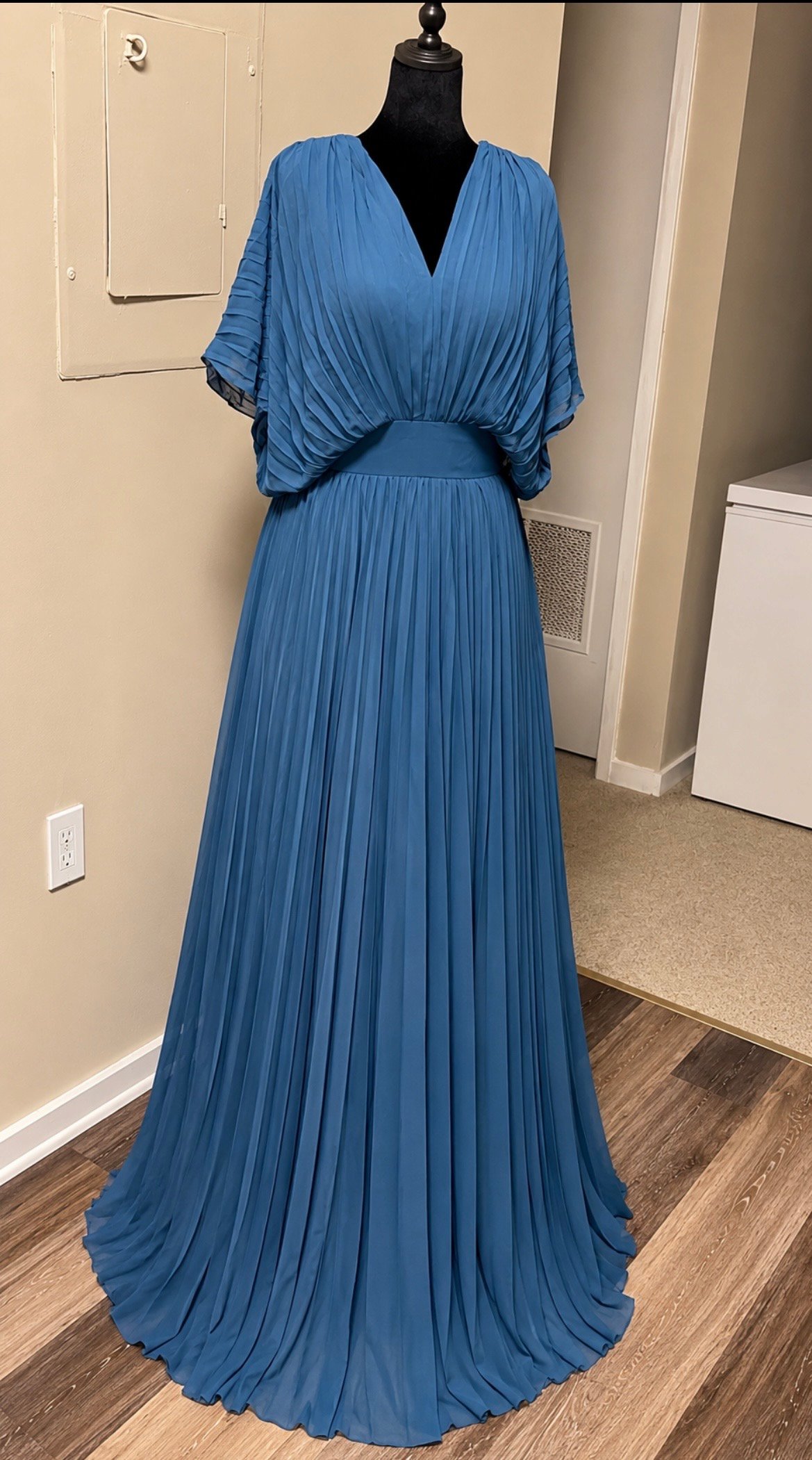 Luxury dress product image (1)