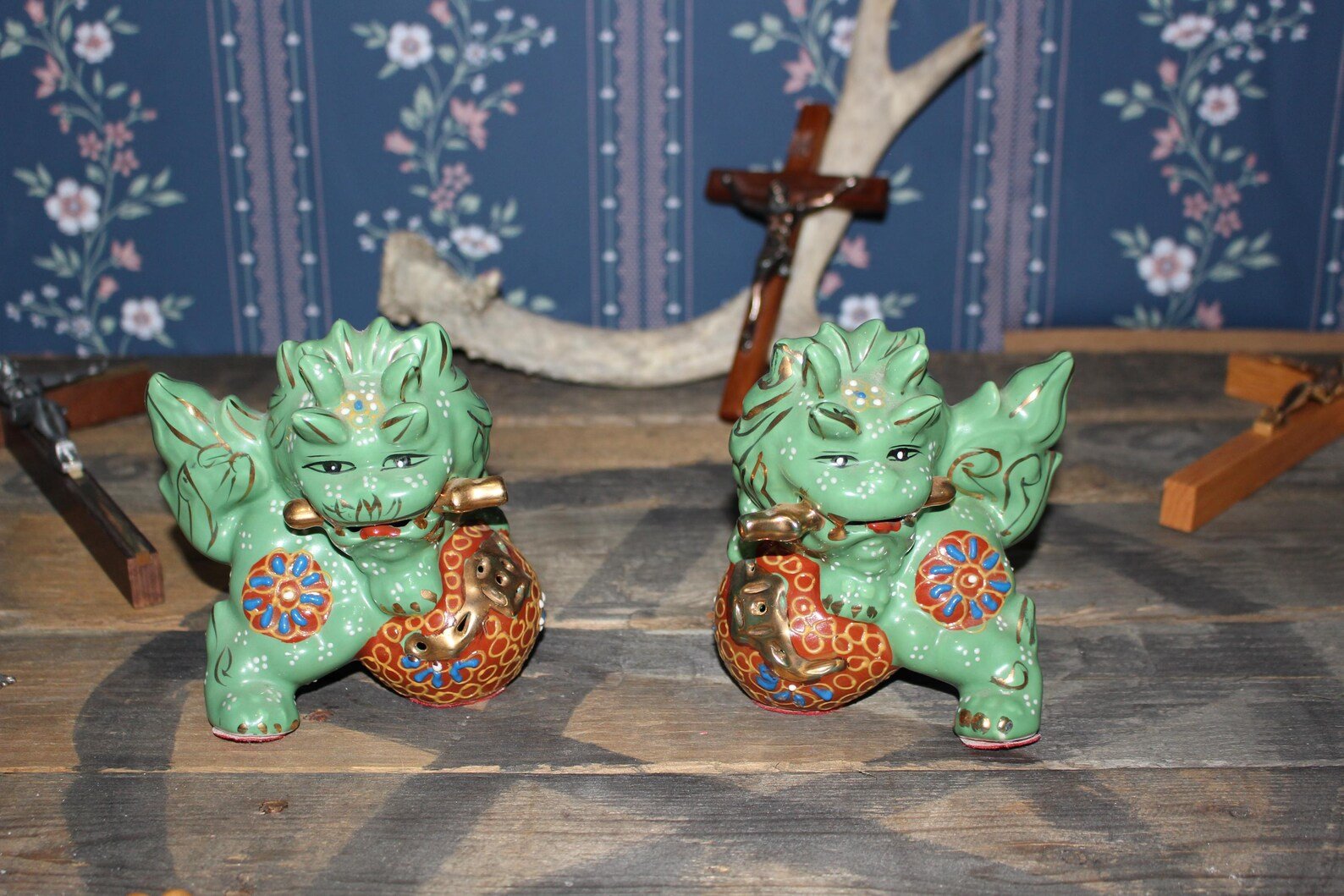 Artifact No.43 - Japanese Kutani Porcelain Shishi Guardian Lions/Dogs (might be haunted) product image (2)