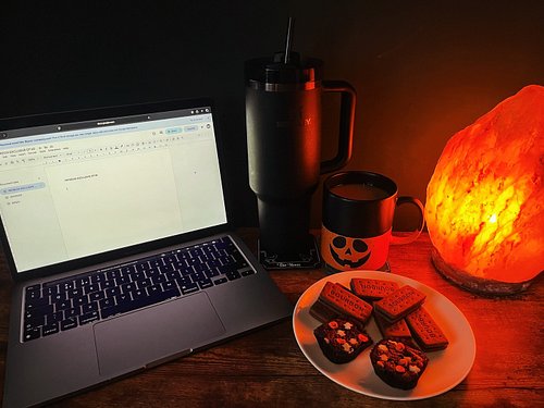 Some tricks, some treats 🎃👩‍💻

 #HalloweenVibes #SpookySeason #HalloweenSnacks #CosyWorkspace #HalloweenMood