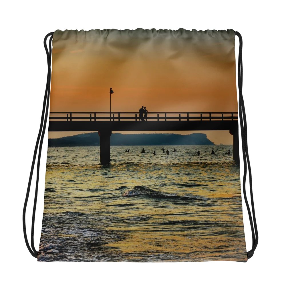 Drawstring bag - Silhouette of a couple at sunset by the sea product image (1)