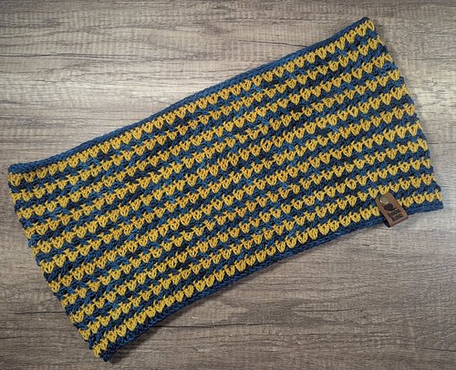 **FREEBIE ALERT** 

Now that I have your attention! My cowl pattern, the Optimism Cowl, is now out on Ravelry for free! This ...