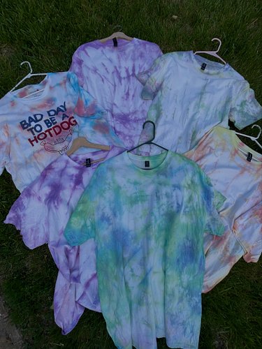 Tie dye and paintings from Corn Con!💕

I definitely want to do more art and creative things on stream, I really do enjoy it! ...