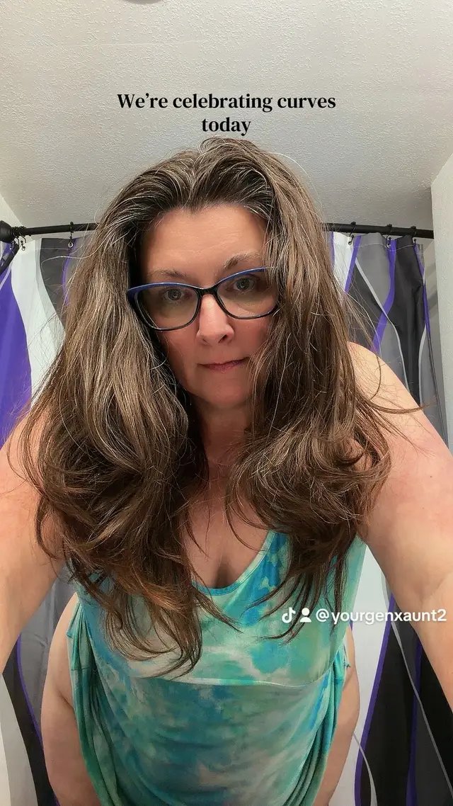 Ladies, we spend way too much time talking about the things on our b0d1es we don’t like. Today I want you to pick something about yourself that you love. Mine is h1ps. I’ve been blessed with w1de h1ps my entire life and I’ve finally come to love them. 🥰 #bodypositivity #selflovejourney #curvytiktok #curvybodies #loveyourself 